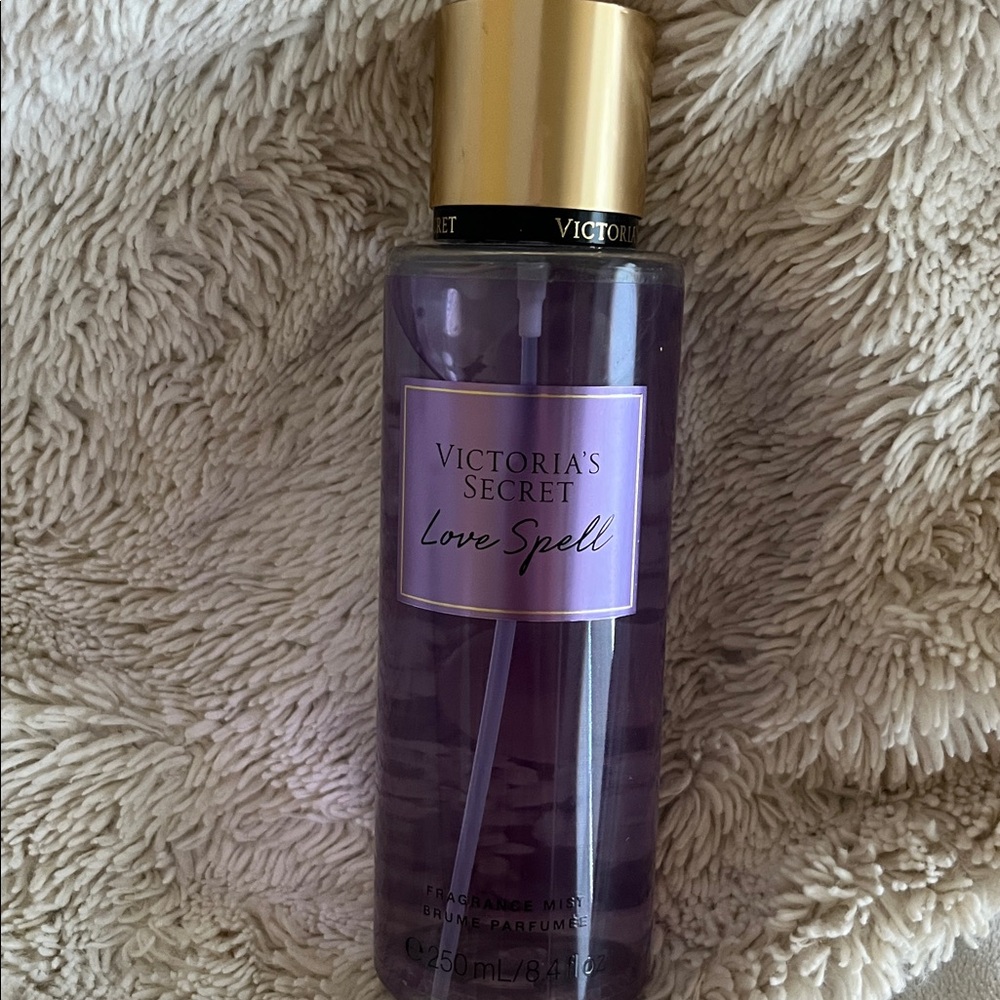 Victoria’s Secret fragrance mist: love spell
